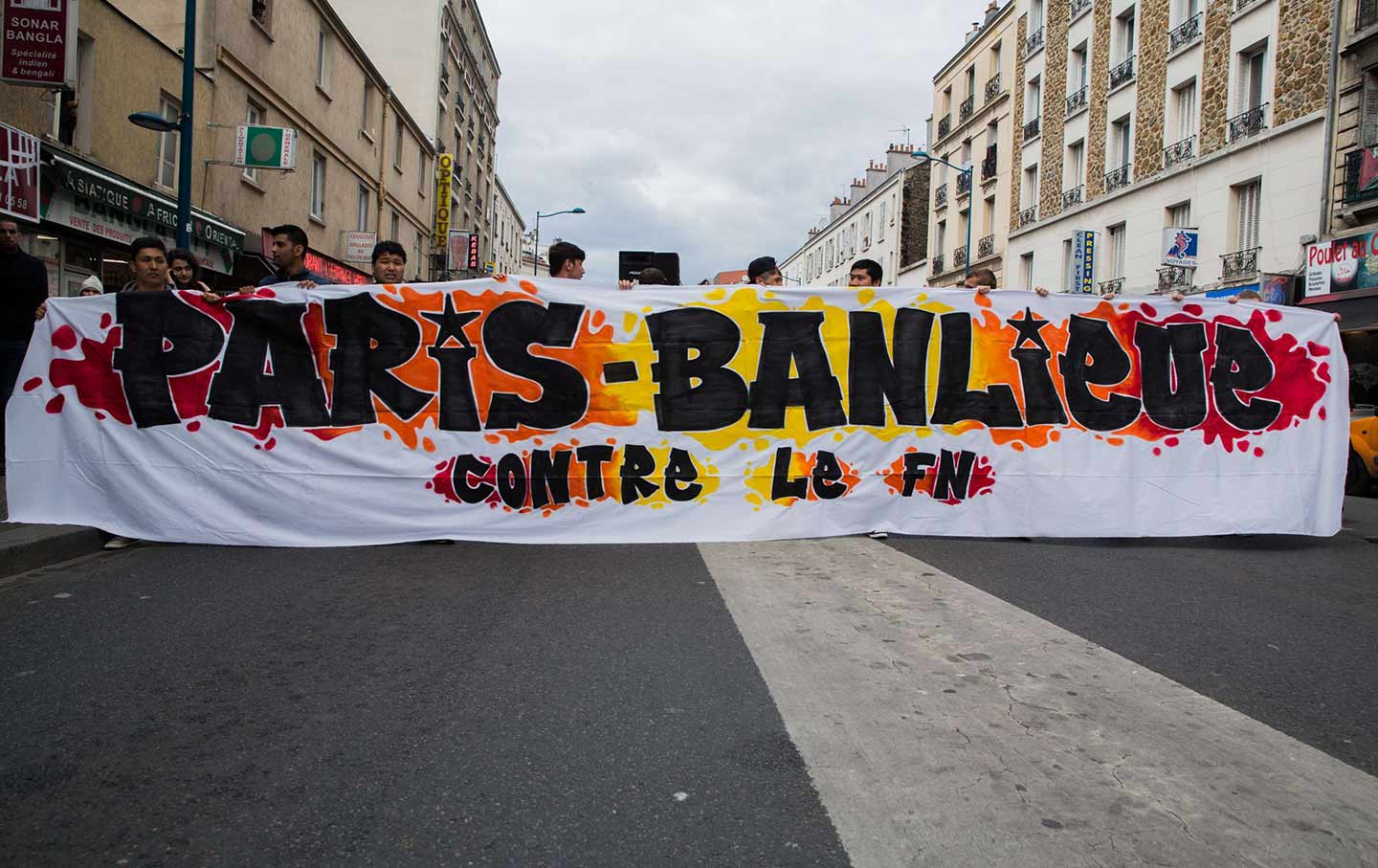 Hundreds in Aubervilliers protesting against the Front National