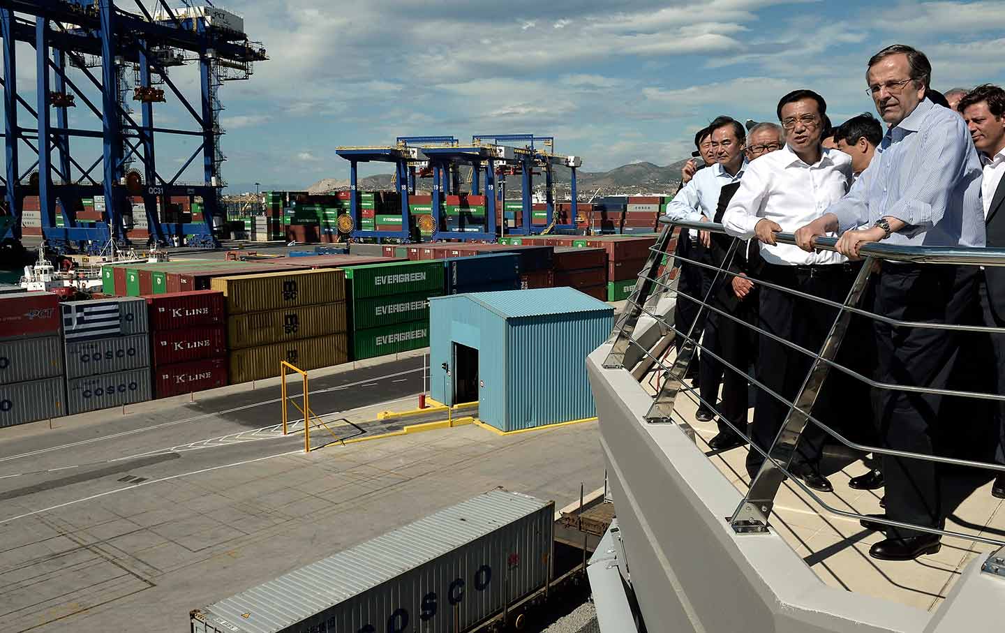 Greek and Chinese prime ministers on ship at Piraeus port