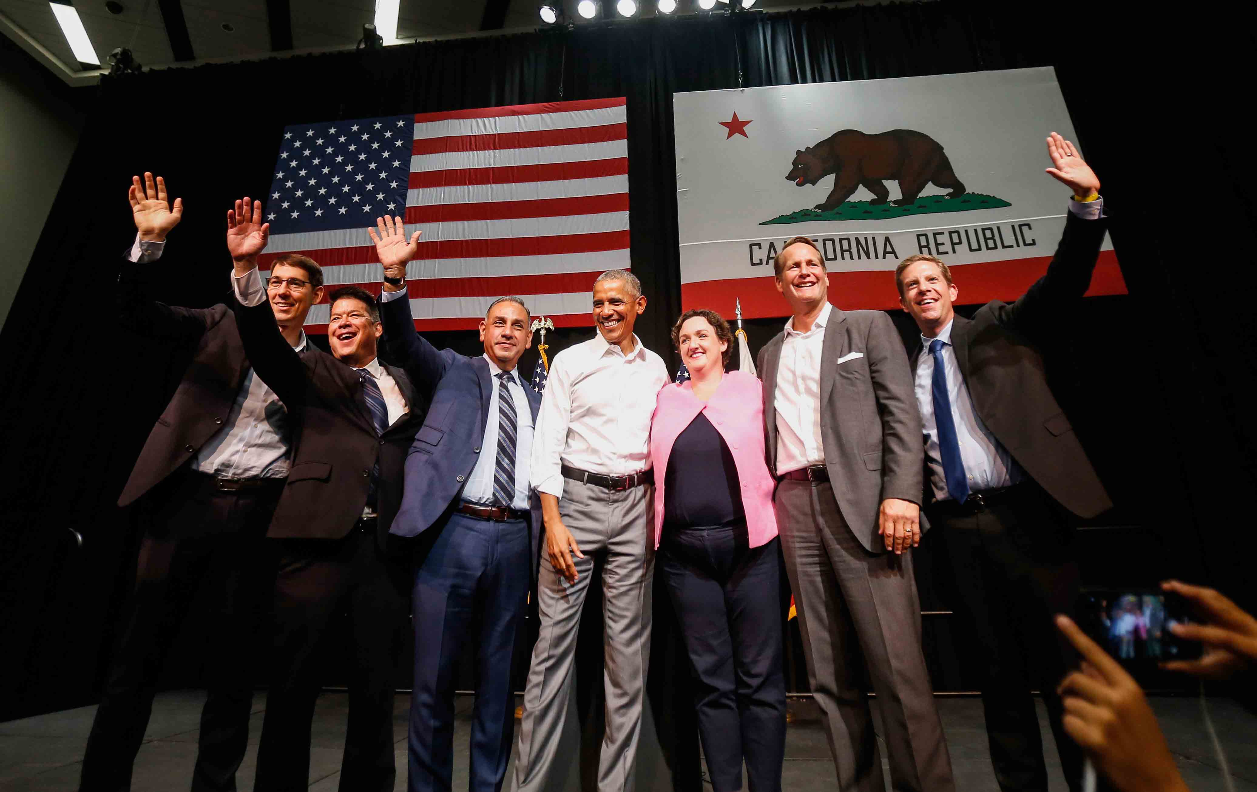 Obama stands with California congressional candidates
