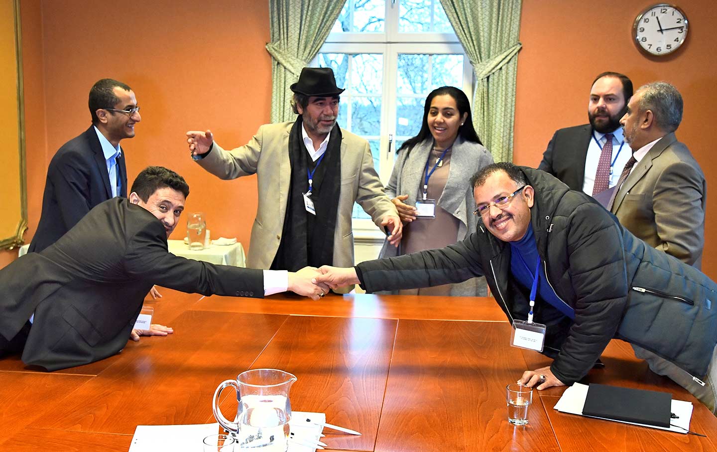Yemen Sweden Handshake