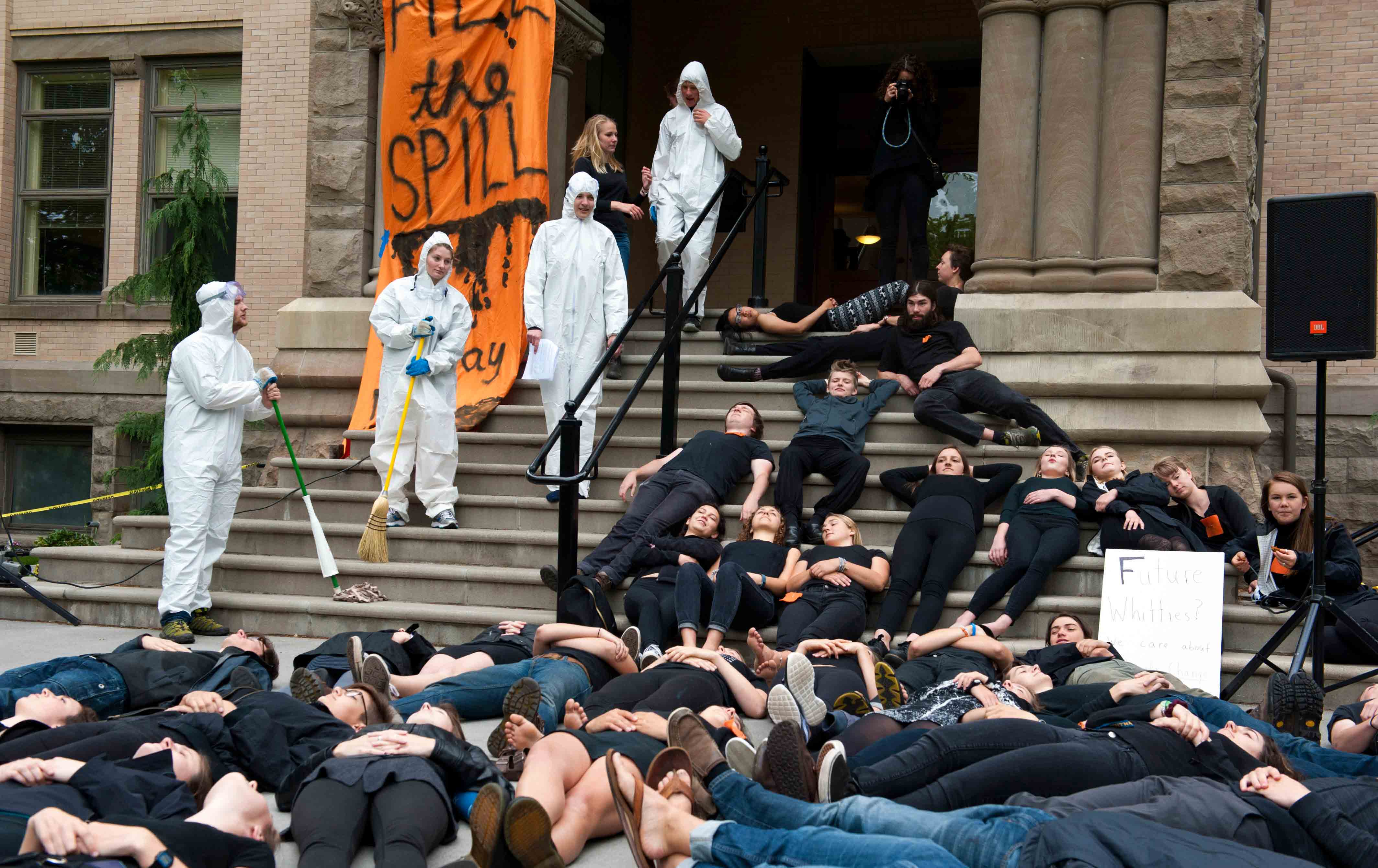 Whitman College members rally for fossil fuel divestment