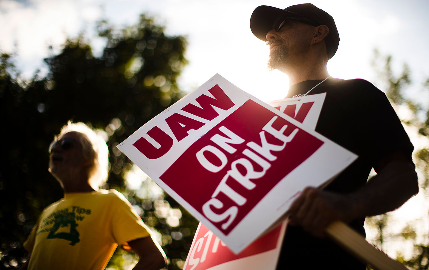 Union members picket outside a General Motors facility in Langhorne, Pa., Monday, Sept. 16, 2019. More than 49,000 members of the United Auto Workers walked off General Motors factory floors or set up picket lines early Monday as contract talks with the company deteriorated into a strike.)