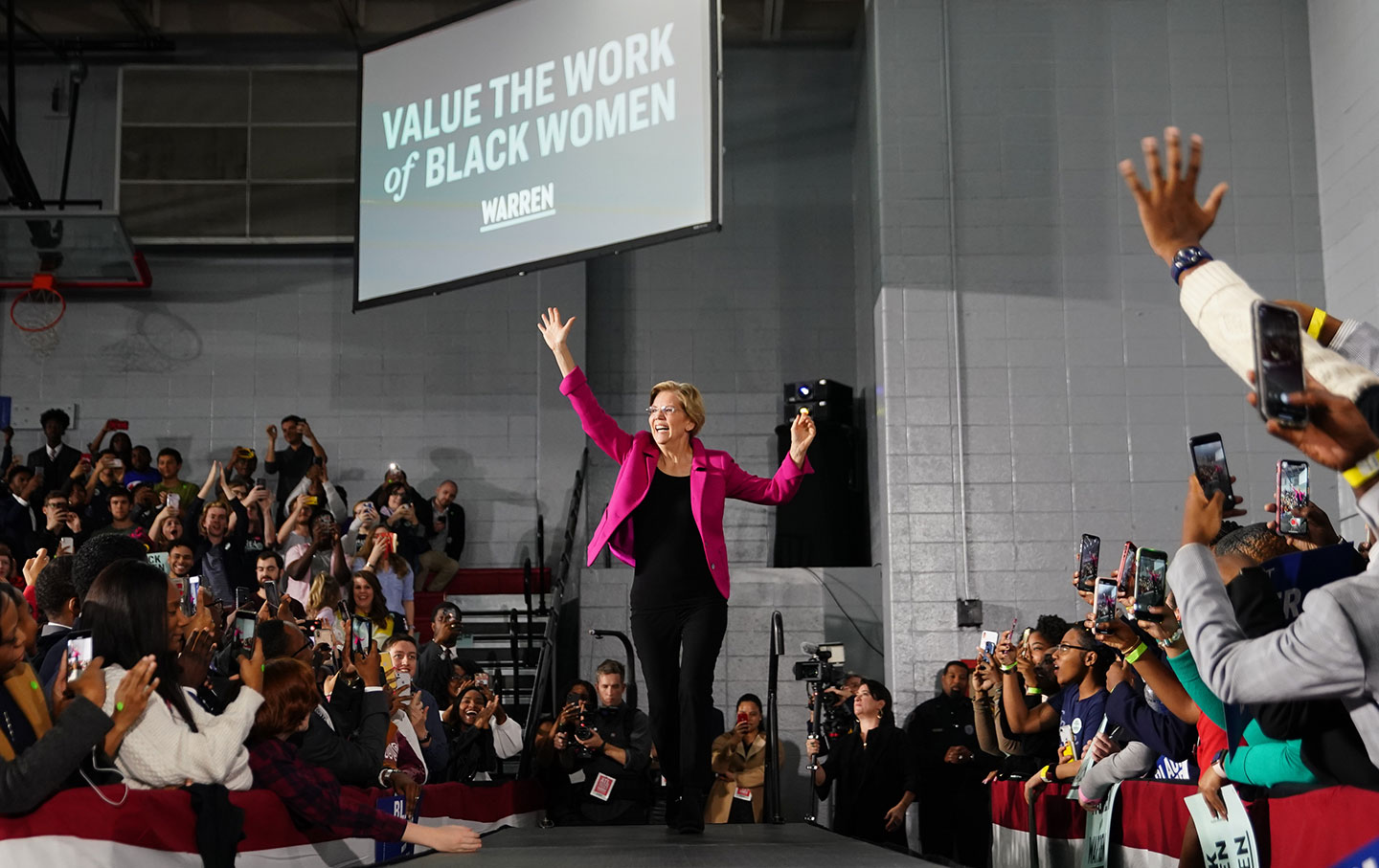 Elizabeth Warren Is Running an Unapologetically Intersectional Campaign