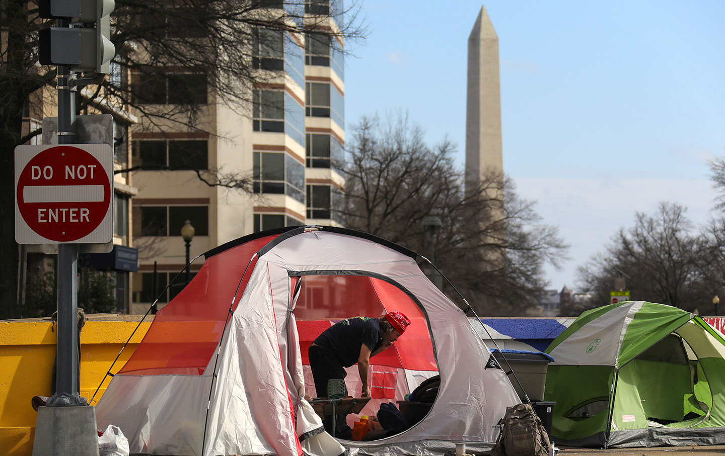 homeless-tent-washington-monument-ap-img