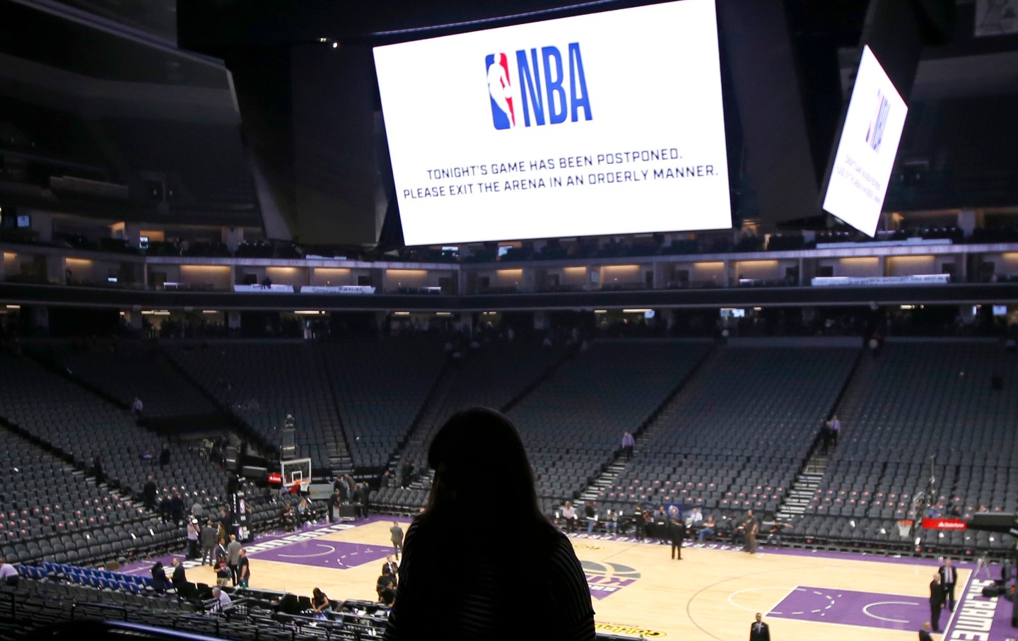 Fans leave after NBA game is cancelled