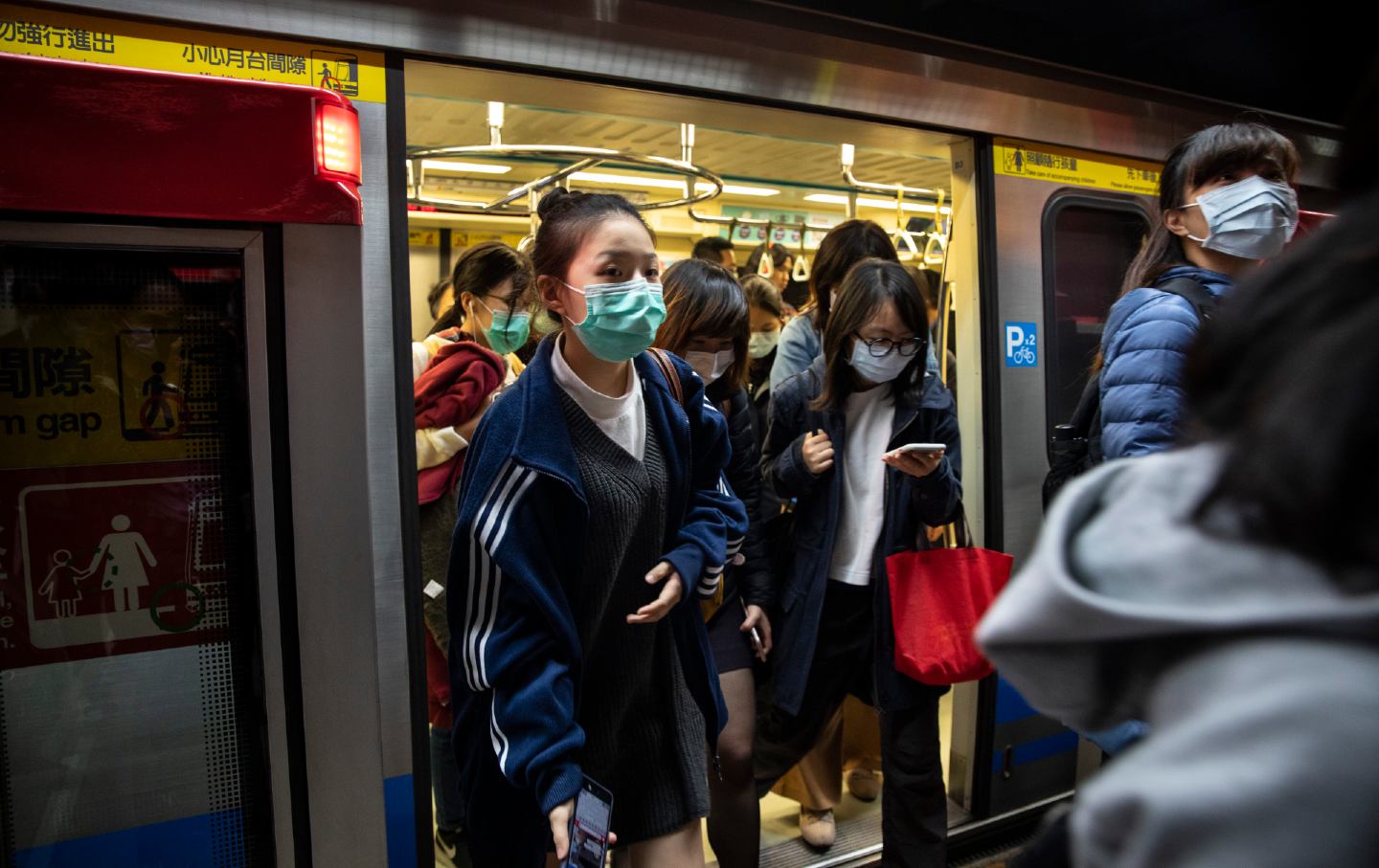 Commuters wearing mask