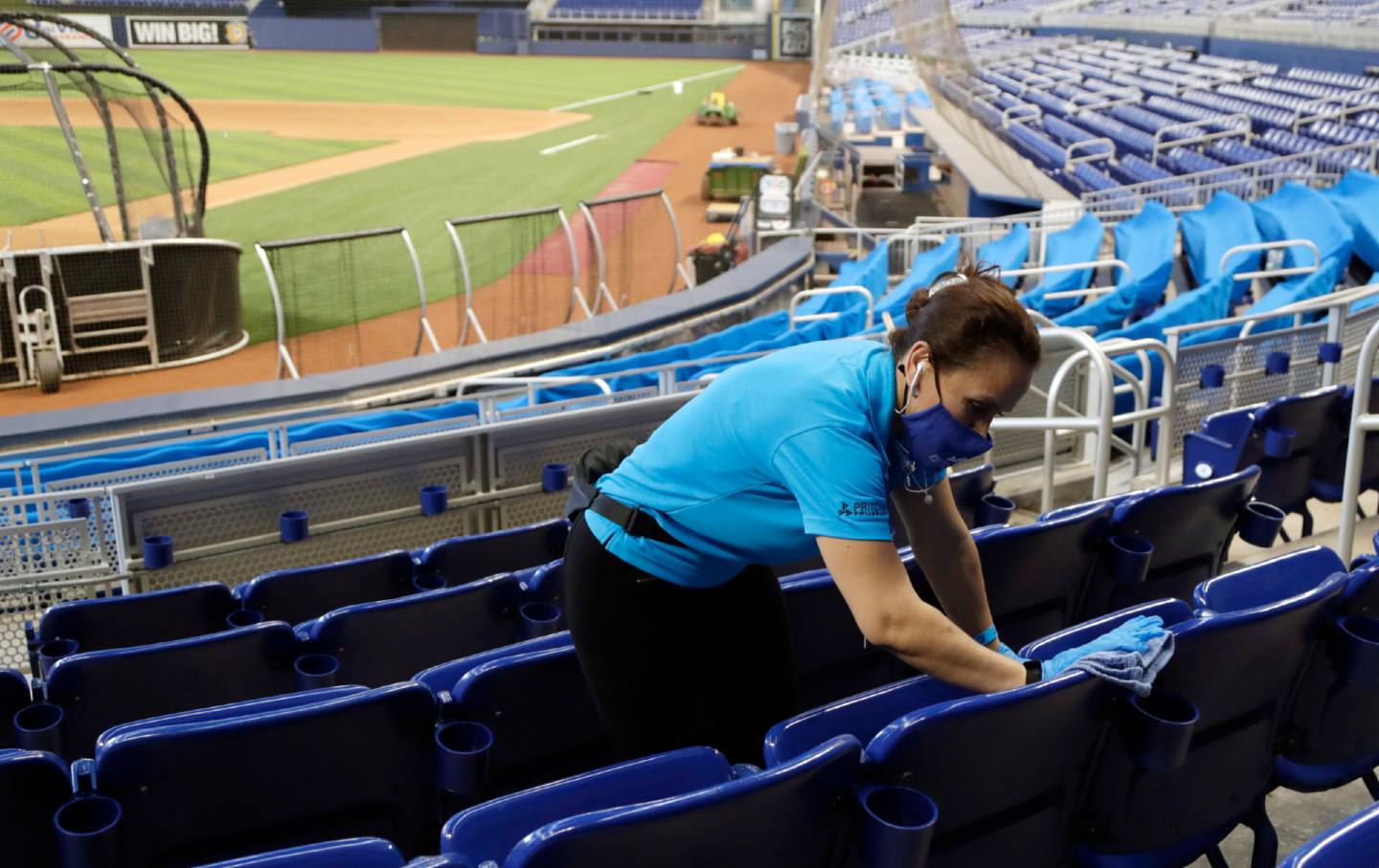 Fans return to Dodger Stadium  Less than 15,000 fans are being