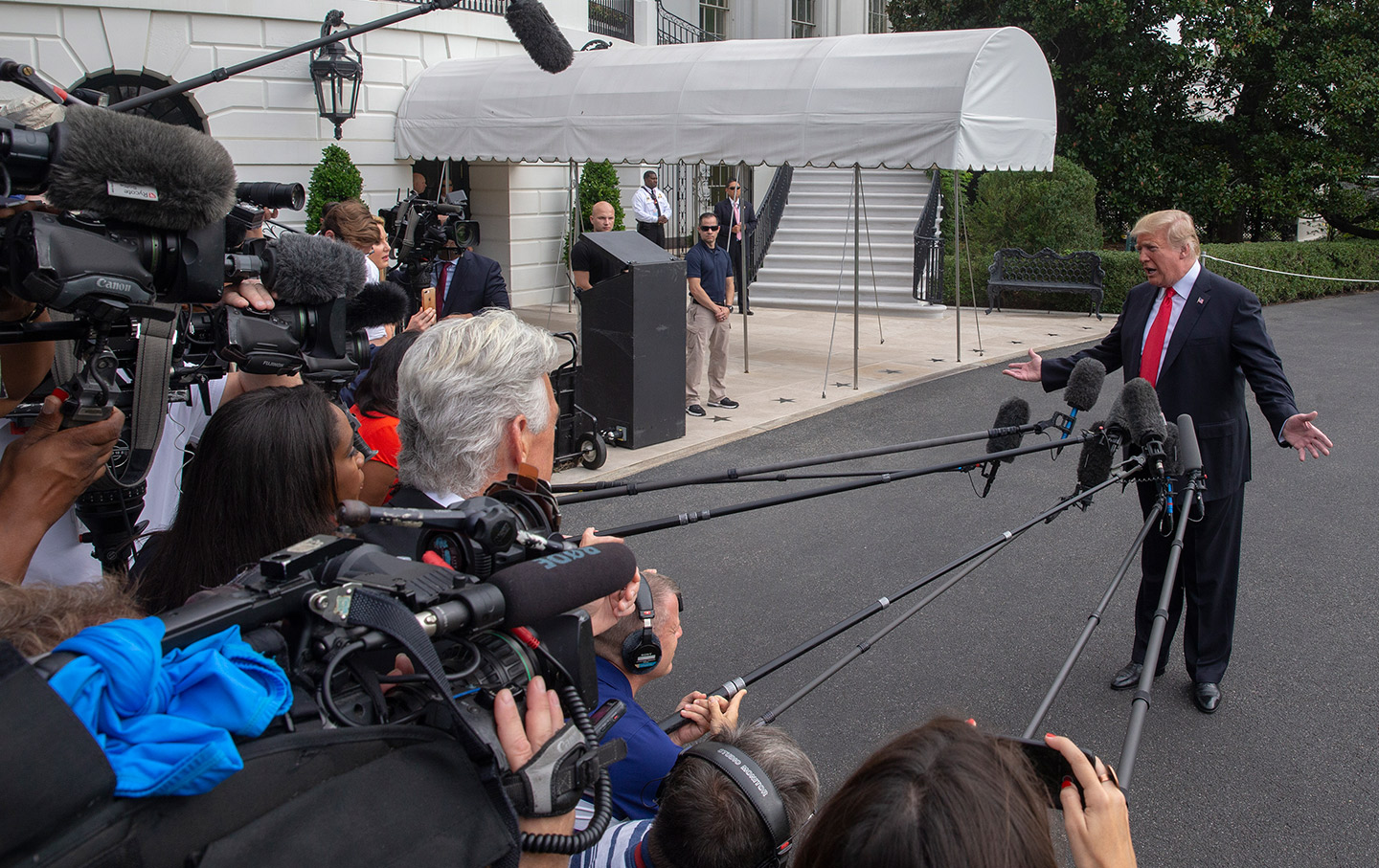 media scrum Trump