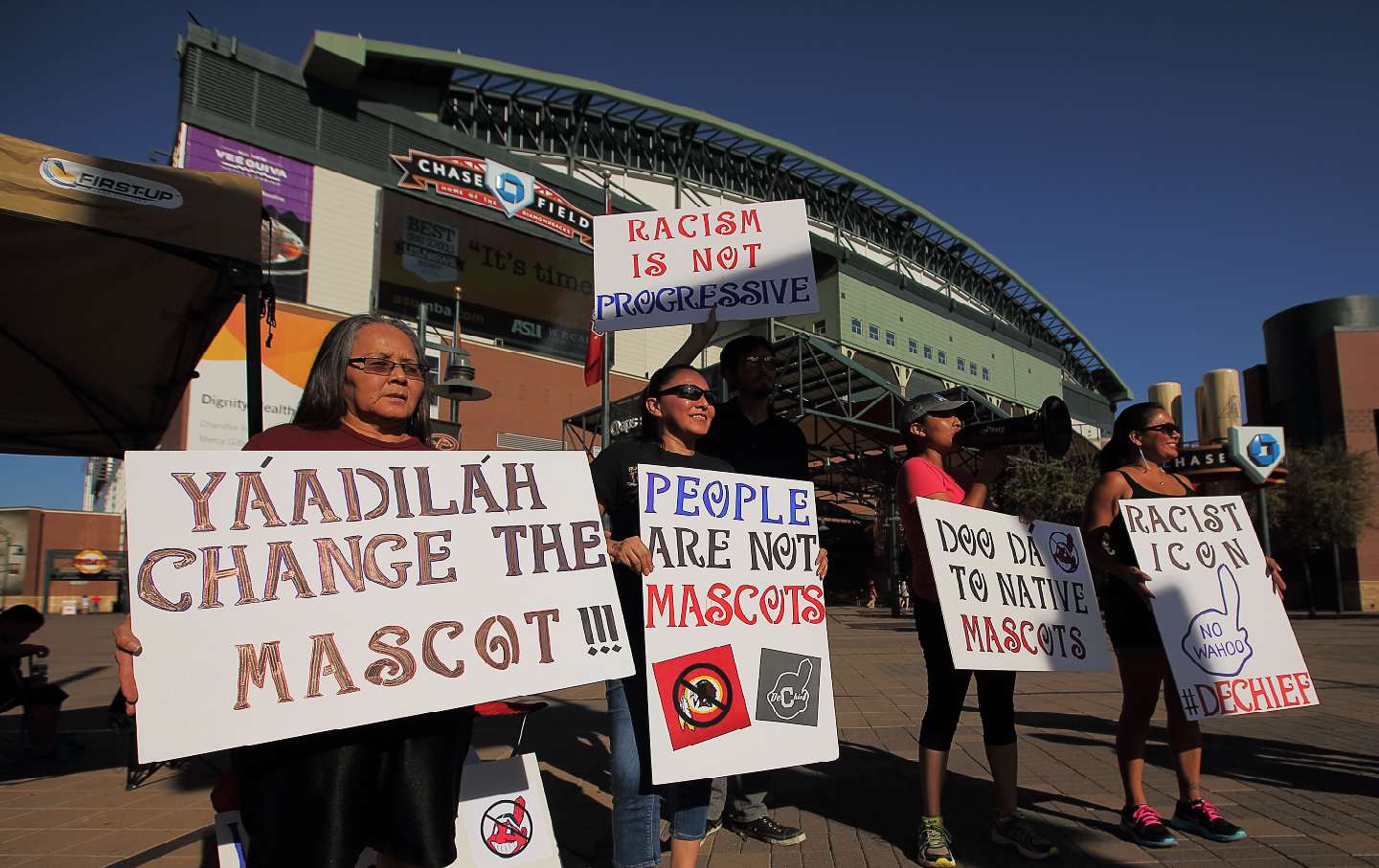 cleveland-indians-protest-mascot-gt-img