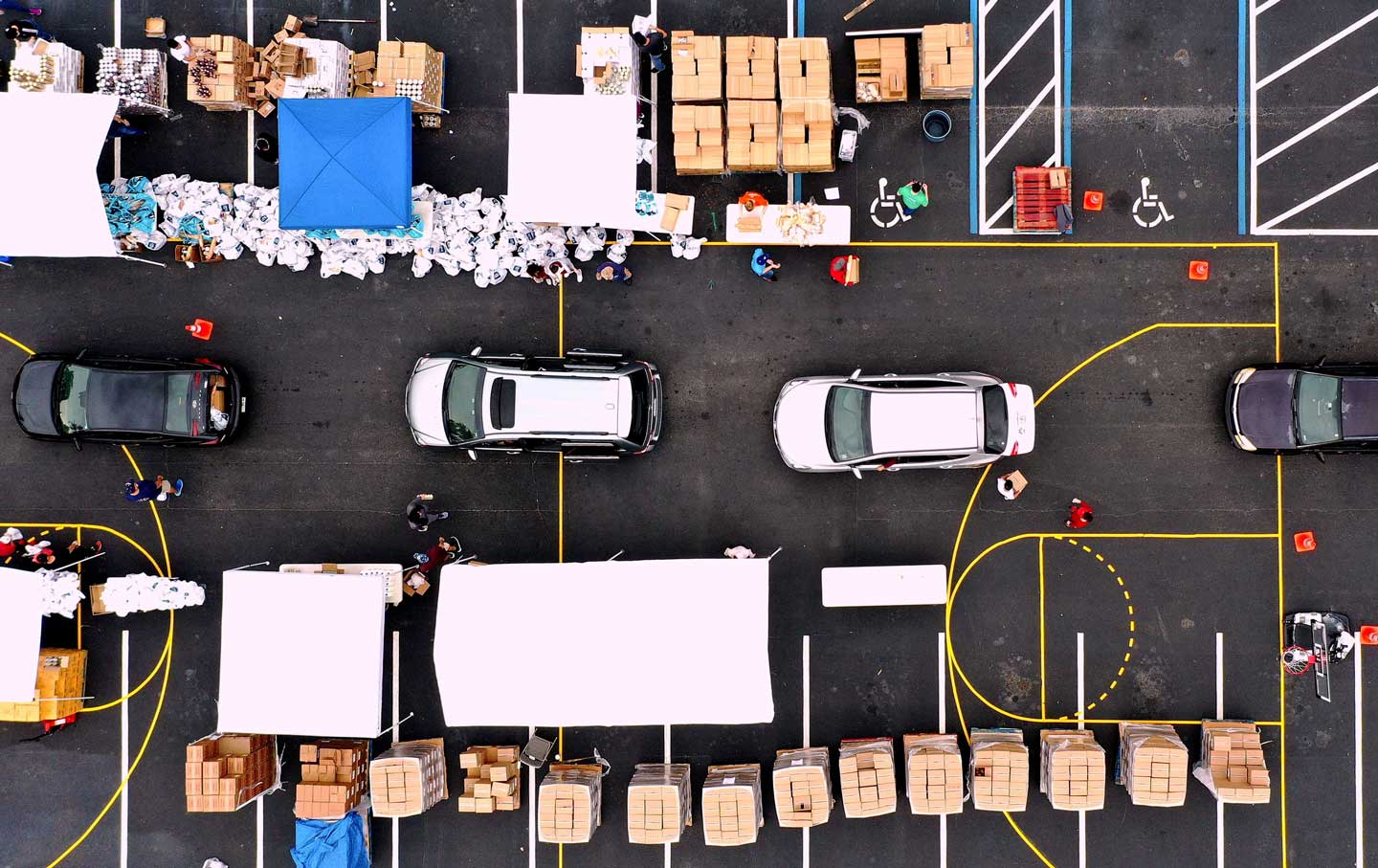 food-line-car-coronavirus-gty-img