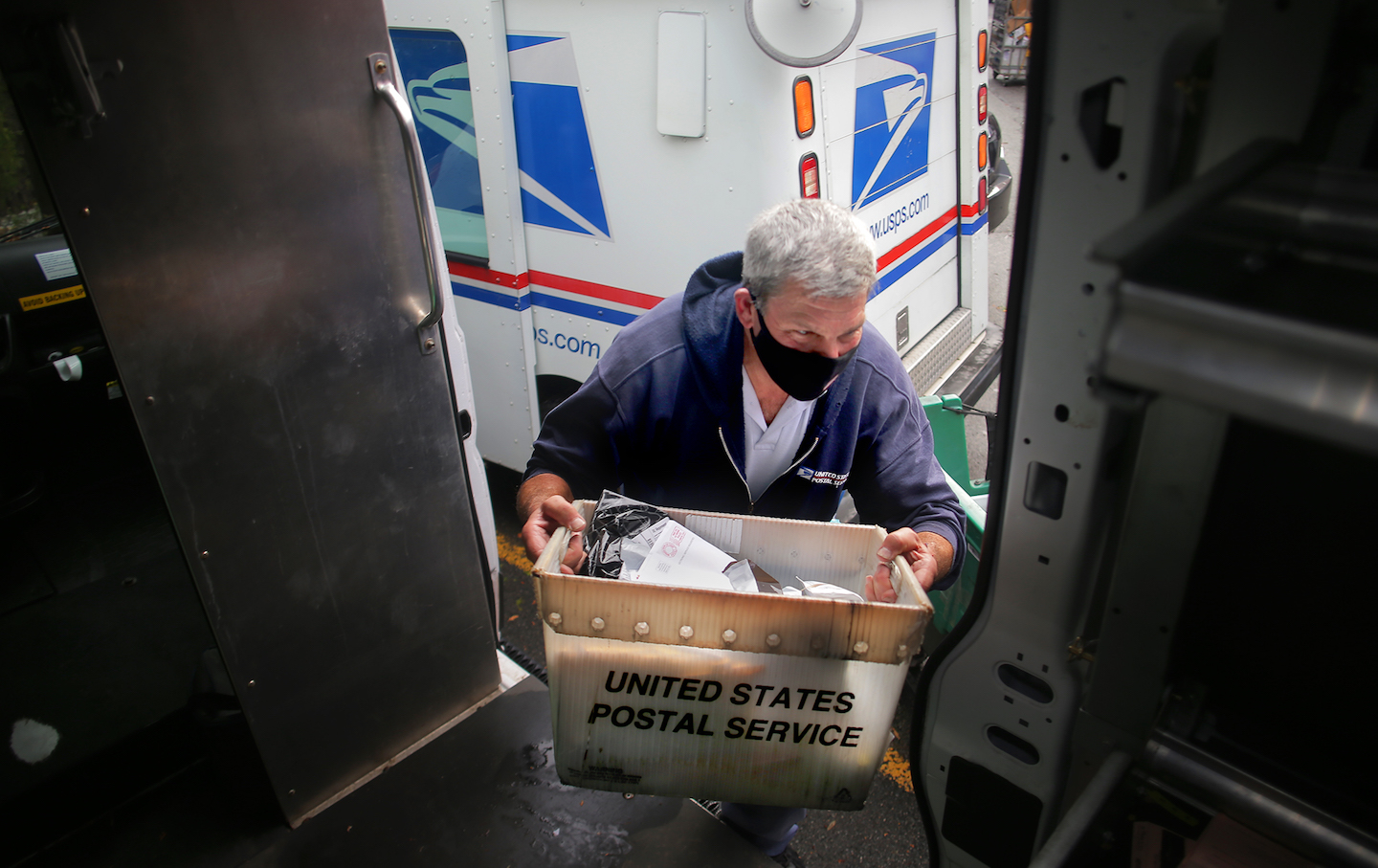 Is Usps Delivering Mail On Christmas Eve 2021