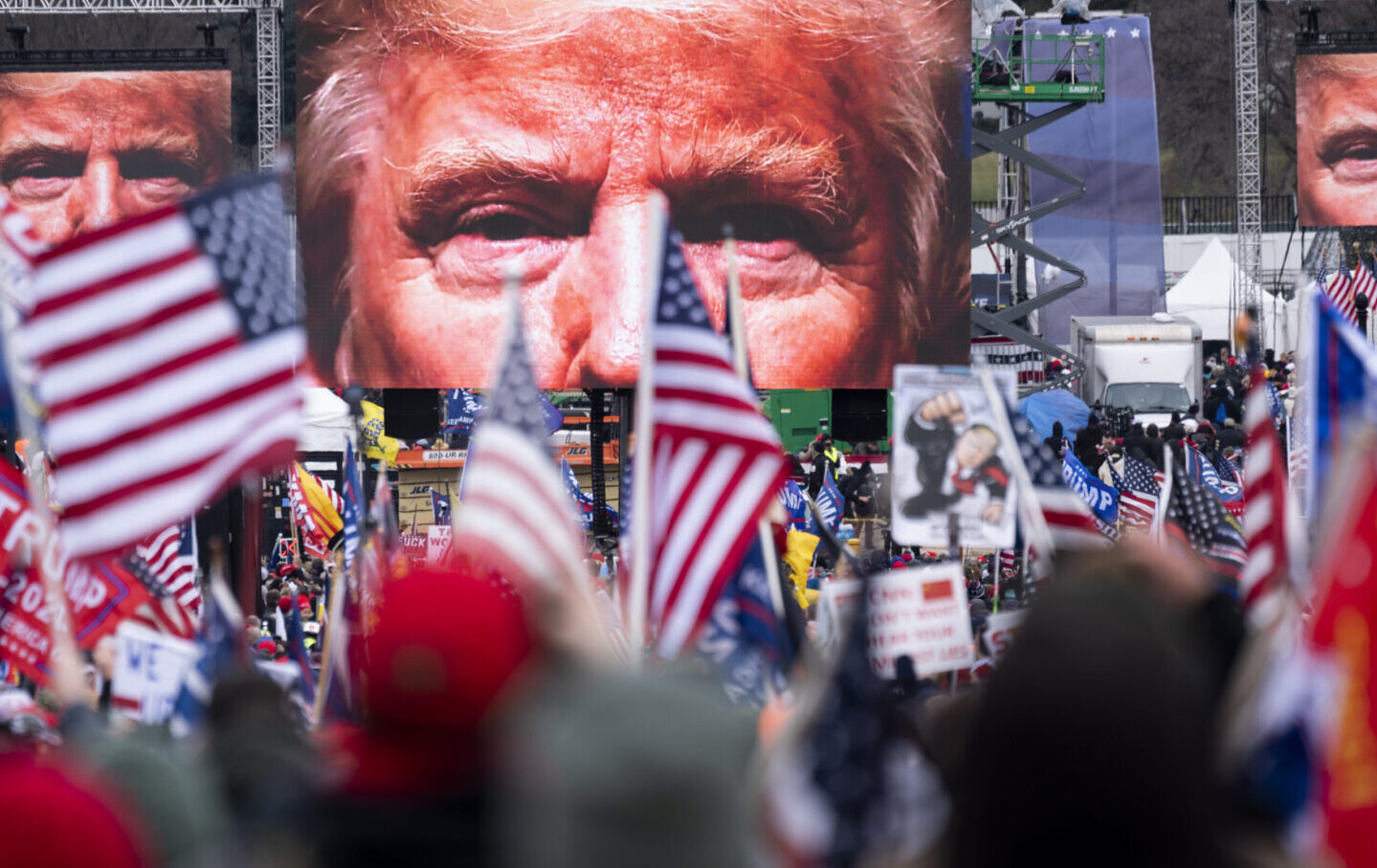 Trump-looming-head-ap