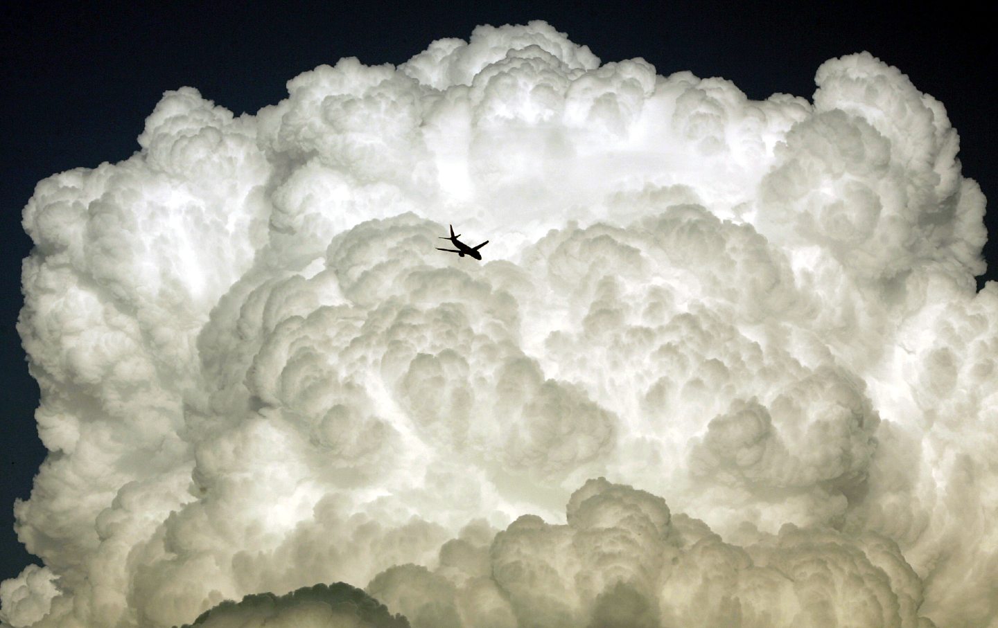 Big clouds. Большое облако. Самое большое облако в мире. Гигантская белая туча. Двойные облака.