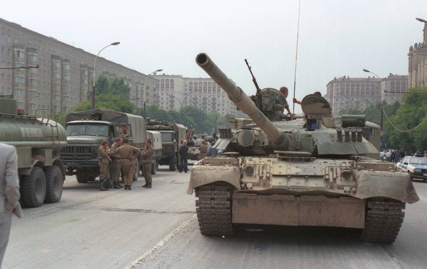 30 Years Ago, the Tanks Rolled Into Moscow—but We Refused to Be Silent