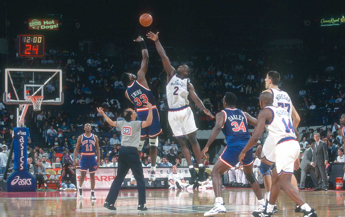 Patrick Ewing #33 battles Chris Webber #2 of the Washington Bullets for the tip-off, 1995 at the Capital Centre in Landover, Md.