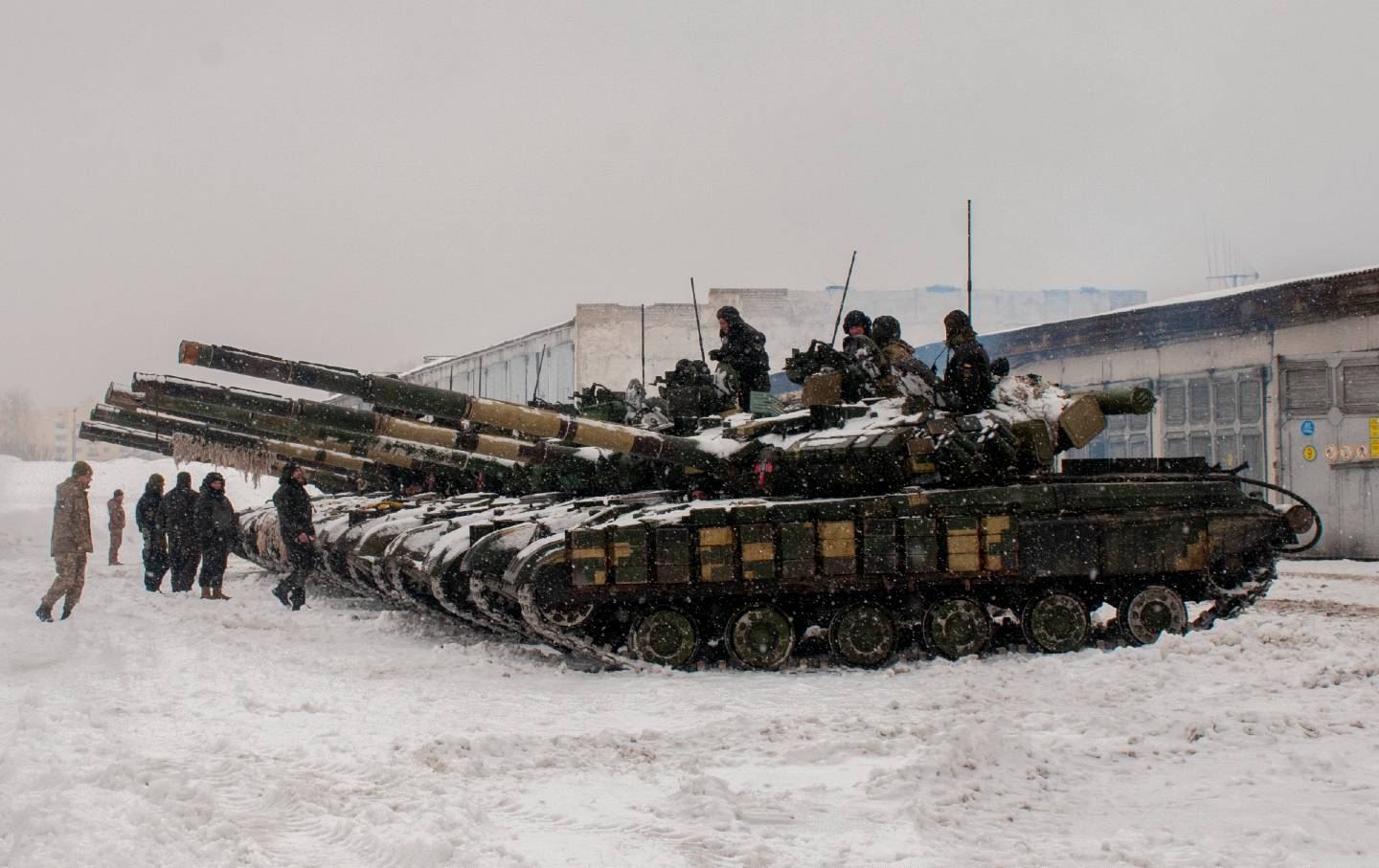 Ukraine soldiers near tank