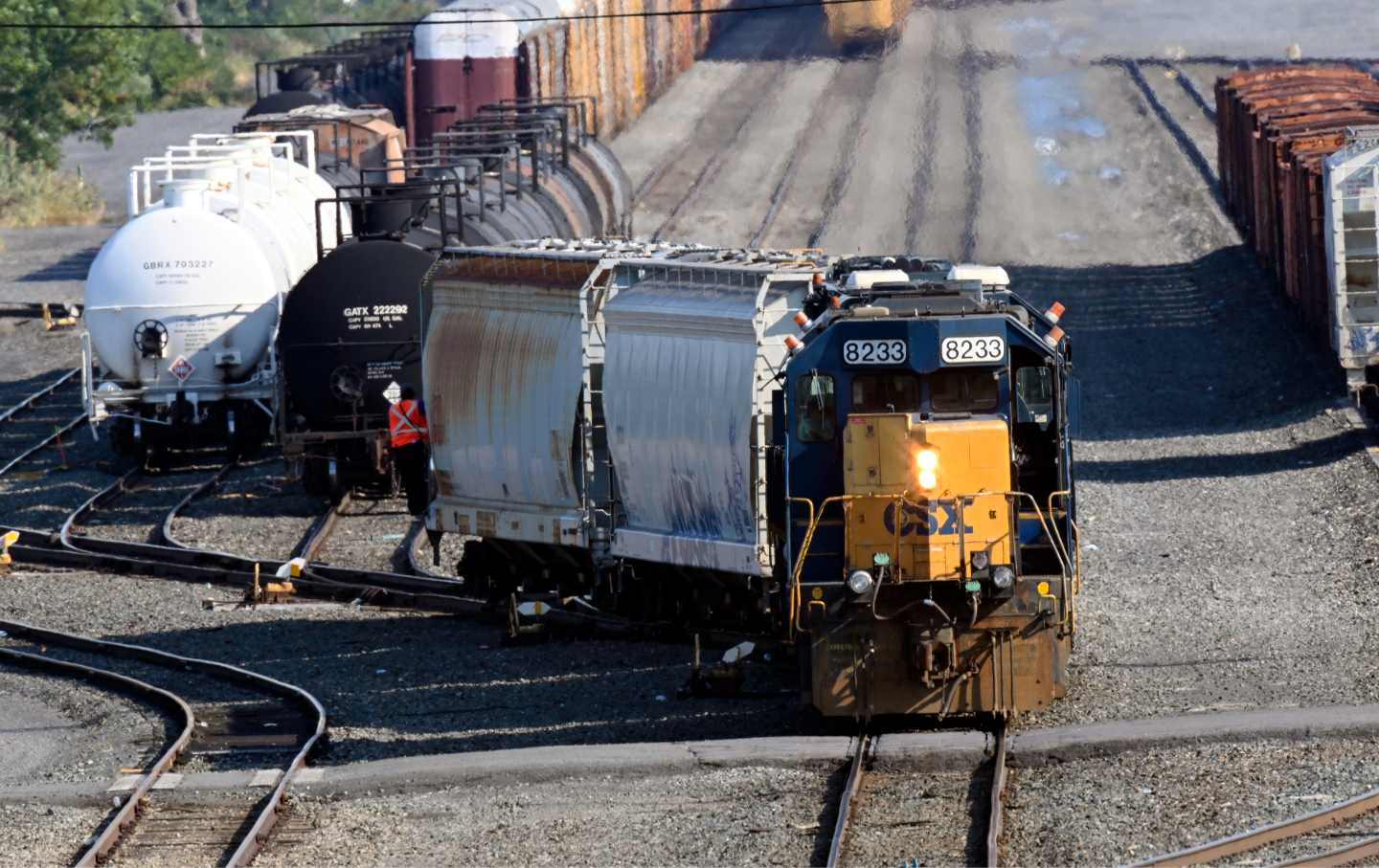 Rail Workers, Nurses, Teachers Are Fighting From the Bottom Up