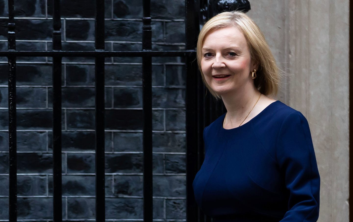 Now-former Prime Minister Liz Truss is candidly pictured leaving 10 Downing Street.
