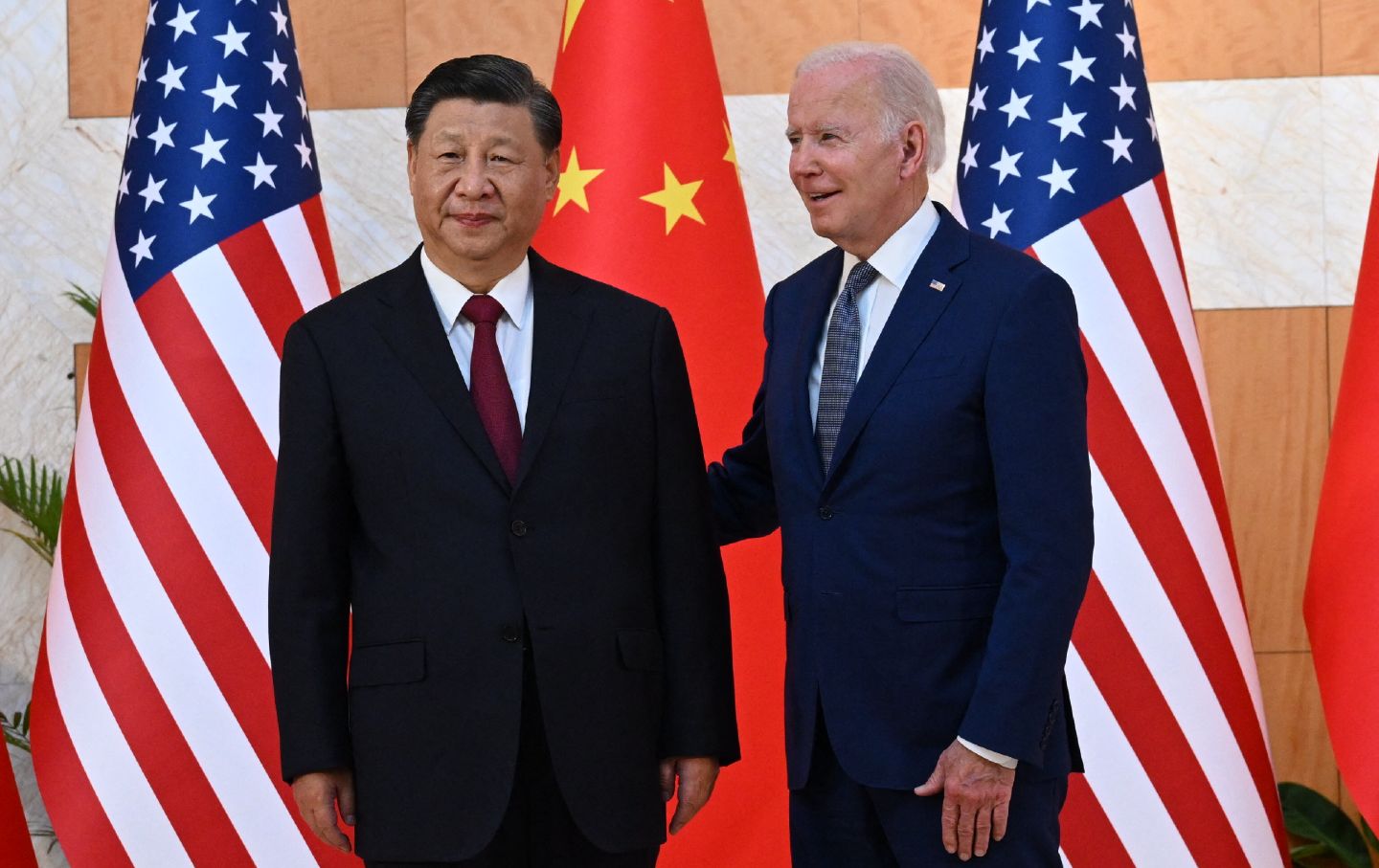 Biden and Xi shaking hands