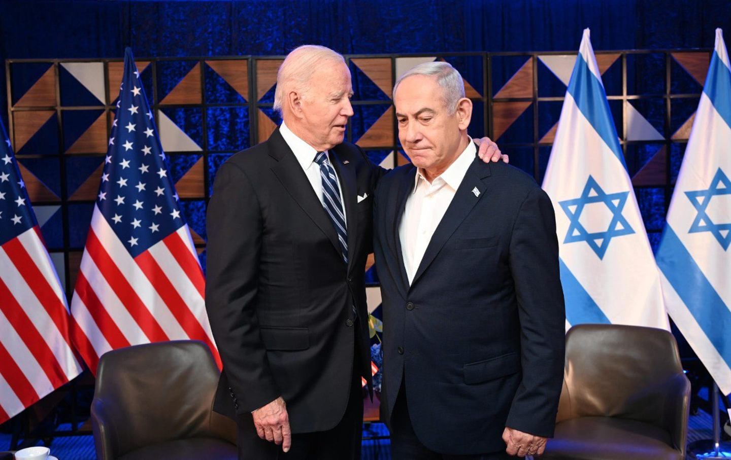 US President Joe Biden meets with Israeli Prime Minister Benjamin Netanyahu (R) in Tel Aviv on October 18, 2023.