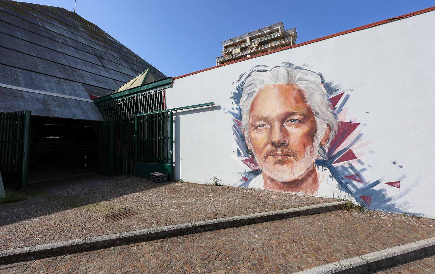 mural depicting the Australian activist Julian Assange, by street artist Trisha Palma, in the Scampia neighborhood of Naples.