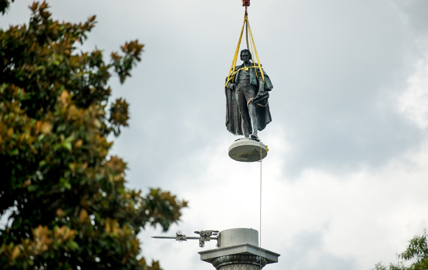 Charleston retire la statue de John C. Calhoun de Marion Square