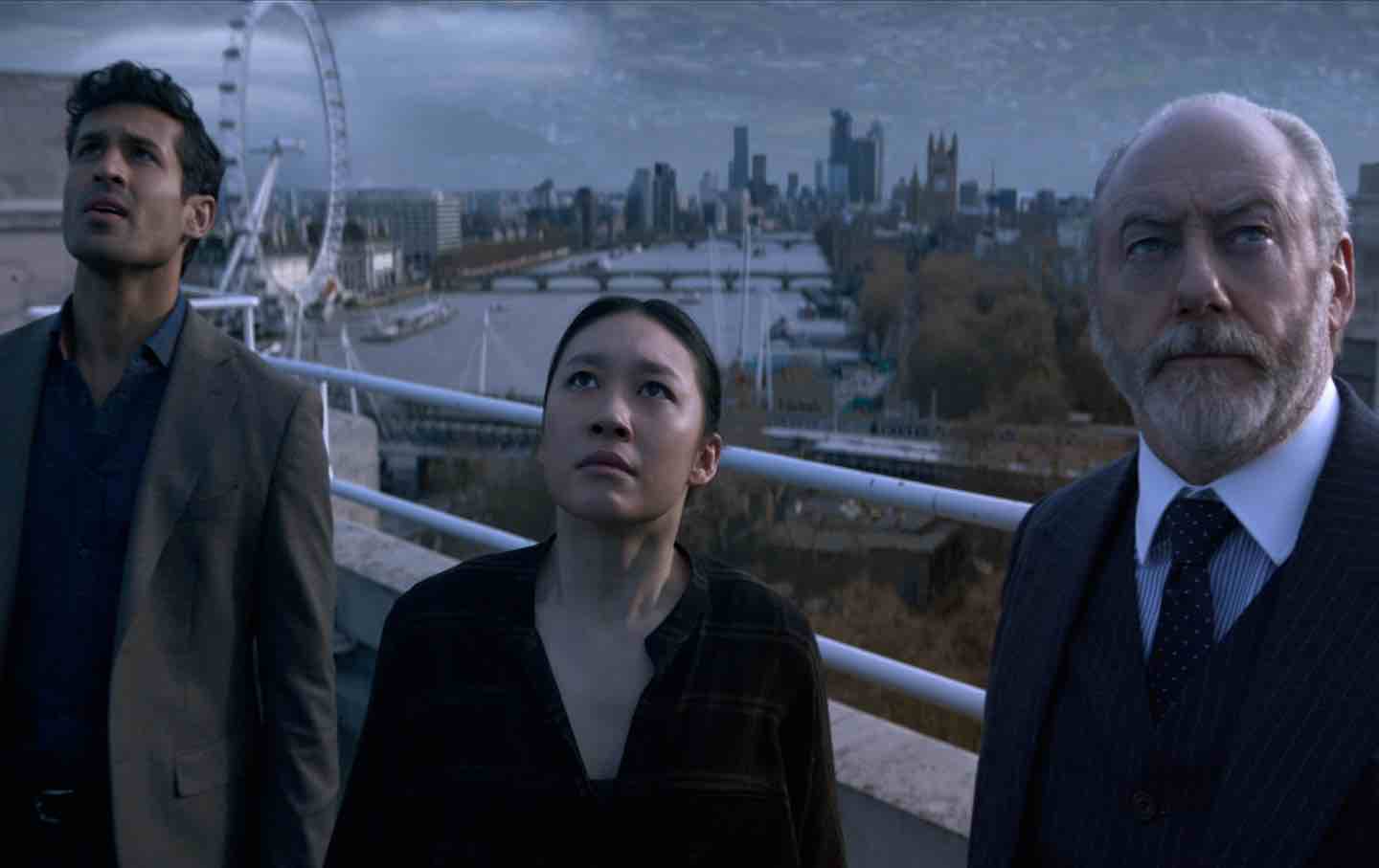 Saamer Usmani as Raj Varma, Jess Hong as Jin Cheng, Liam Cunningham as Wade in 3 Body Problem.