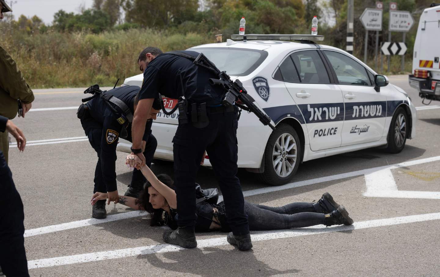 Israeli police arrest an activist as a delegation of rabbis tries to bring food into the Gaza Strip.