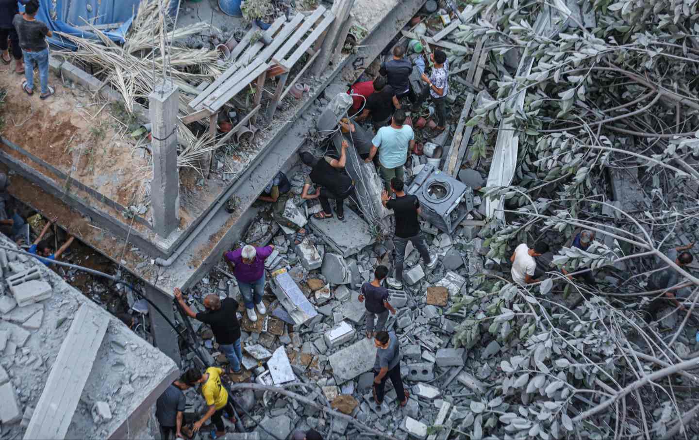 Civil defense teams and residents carry out search and rescue efforts after an Israeli attack hits the house belonging to the Al Nadi Family at the al-Daraj neighborhood in Gaza City, Gaza, on May 24, 2024.