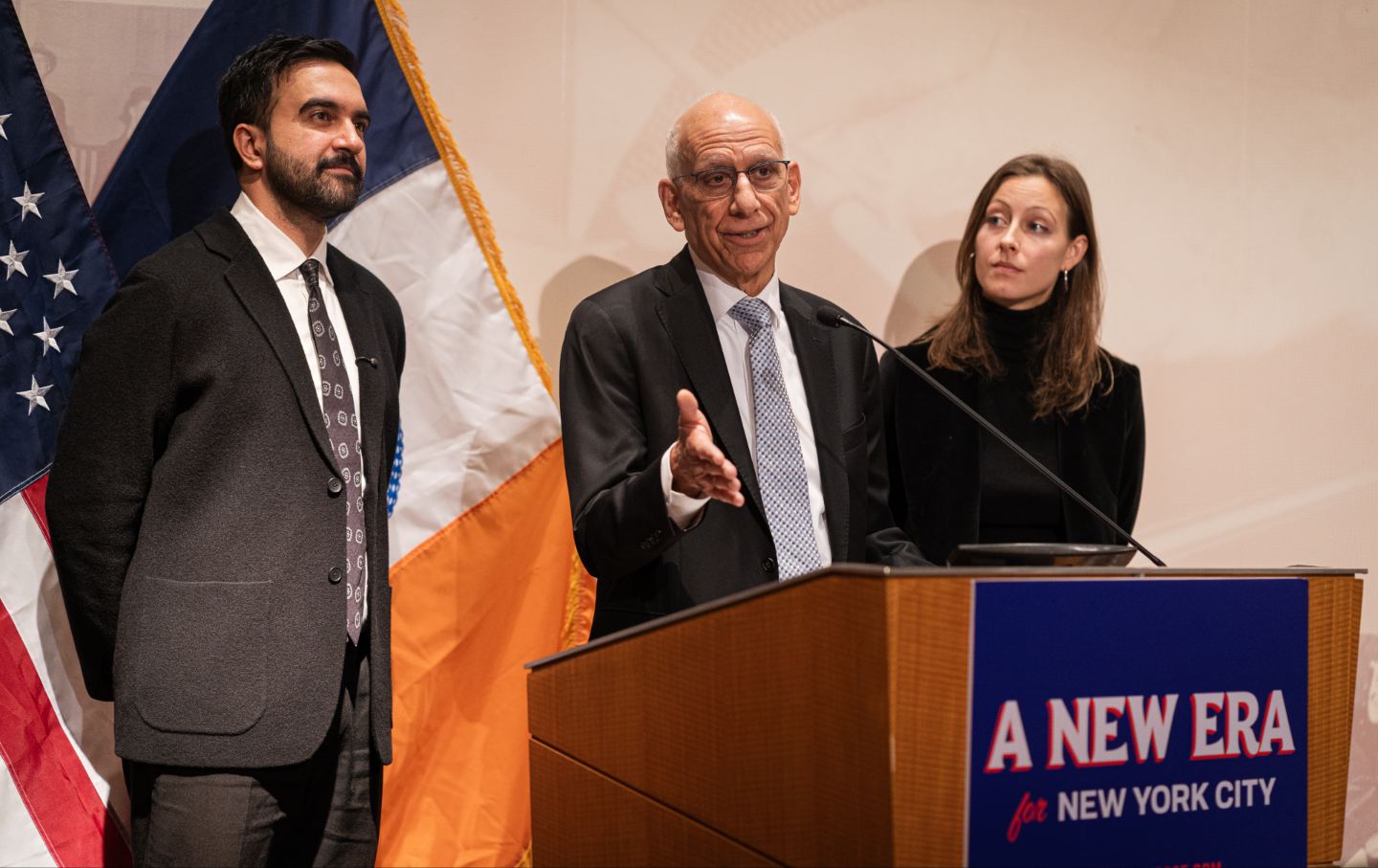 Dean Fuleihan, primer teniente de alcalde entrante de Nueva York, habla en una conferencia de prensa el 10 de noviembre de 2025.