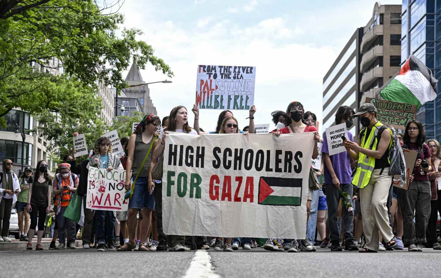 Pro-Palestinians students demonstrate in front of the White House on May 24, 2024.