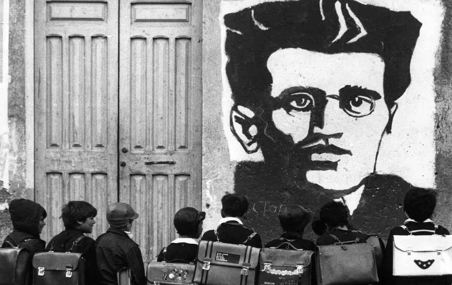 Children looking at a mural of Antonio Gramsci, 1975.