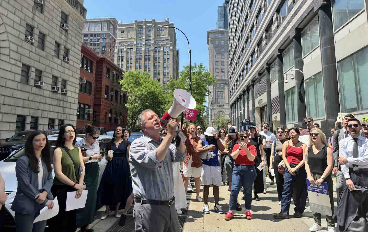 Brad Lander, former New York City comptroller and current NY-10 congressional candidate, speaks to hundreds of picketing public defenders and advocates on May 18 outside the Kings County Criminal Court, where Samantha Randazzo had been forced to give birth days before. Lander called for improved treatment of pregnant people in custody, describing Randazzo's experience as “extraordinarily egregious” and “something that should shock the conscience of all New Yorkers.”