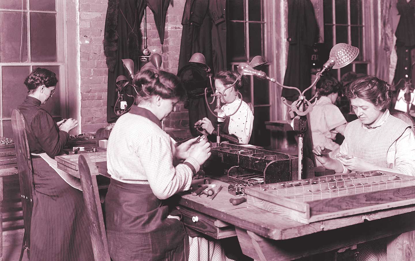 Women assemble parts at a General Electric plant in Lynn, Massachusetts, that would figure prominently in the post–World War I labor uprising.