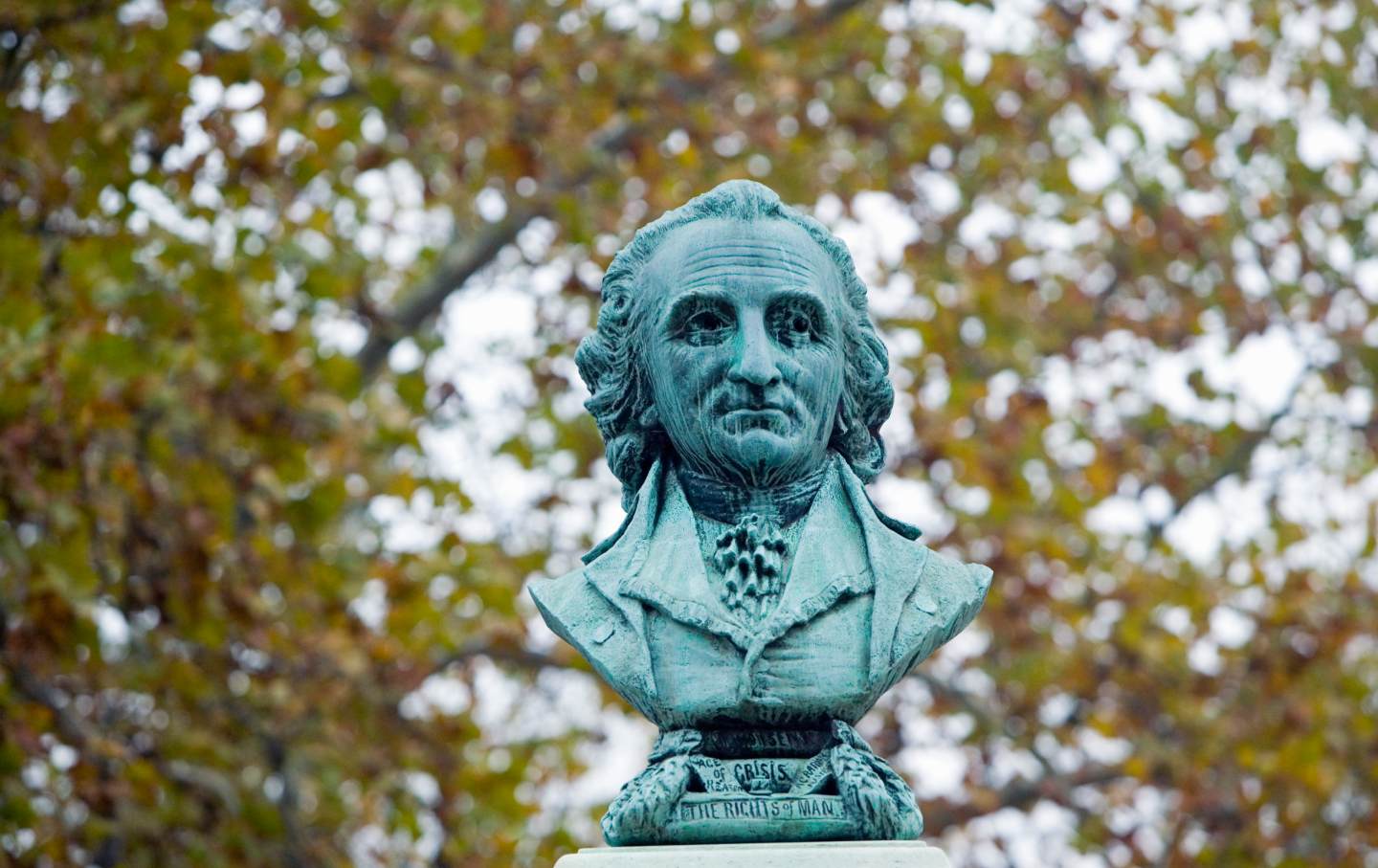 Bust of Thomas Paine atop his monument at New Rochelle, New York.