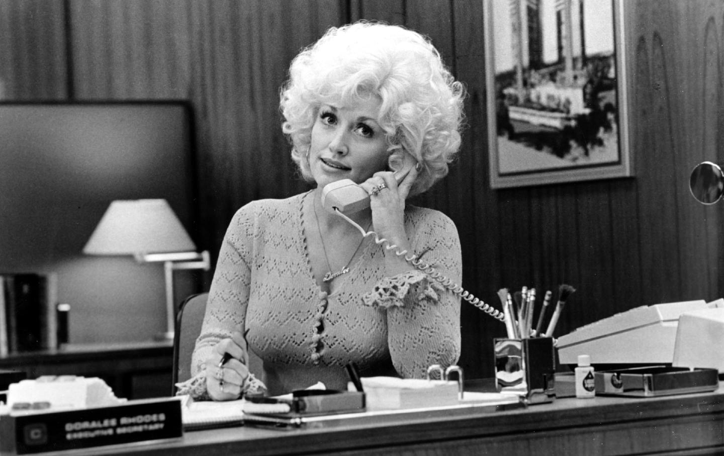 Dolly Parton in a scene from "9 to 5."