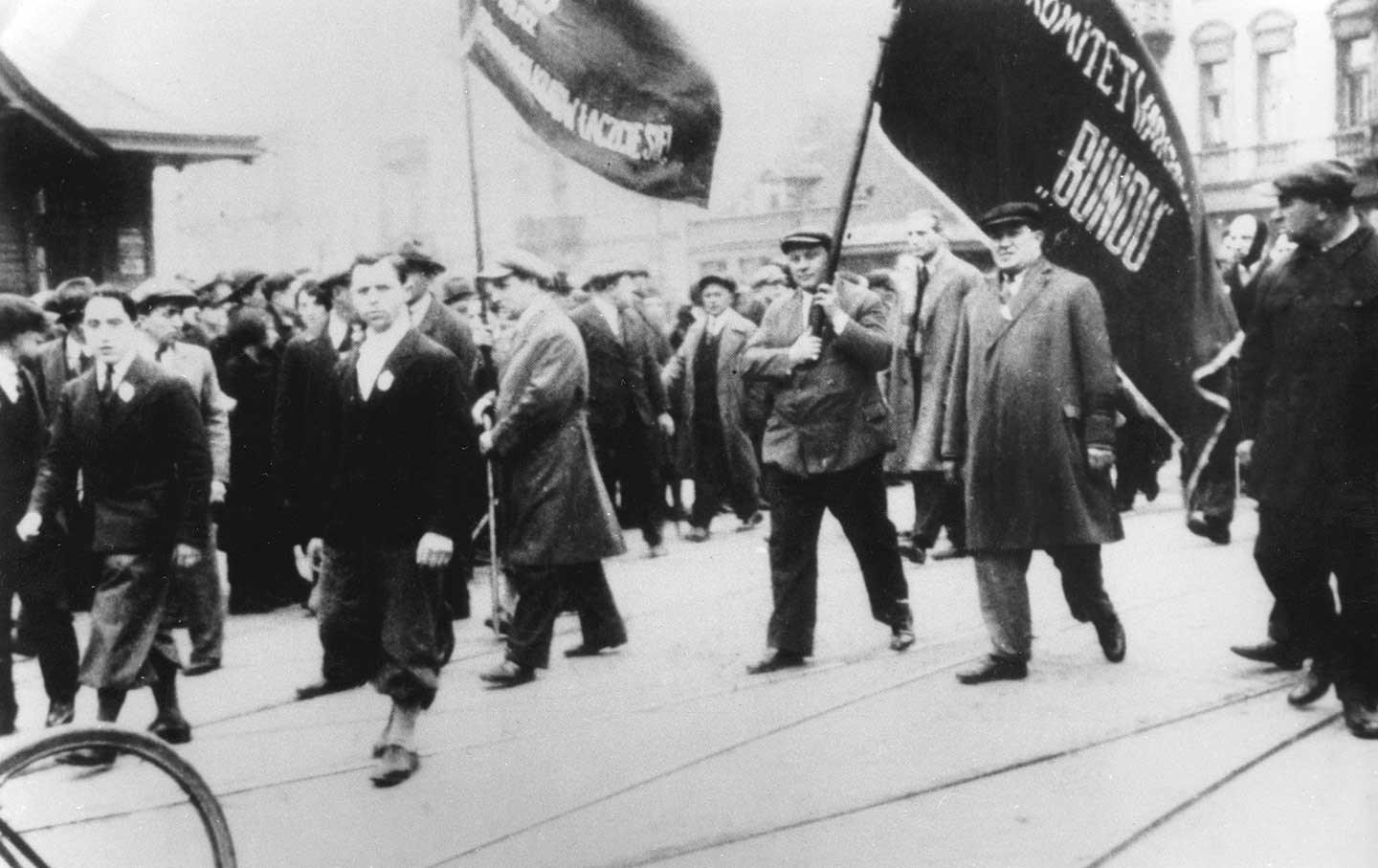 A parade of Jewish Bundists on May Day.