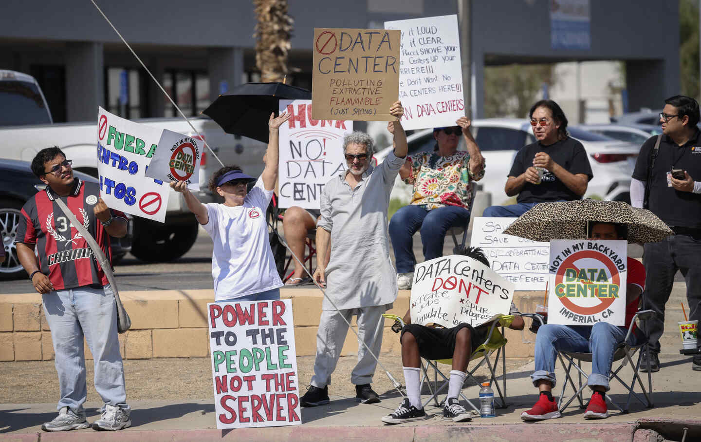 The Amazing Movement Against Data Centers, plus How to Be a Dissident