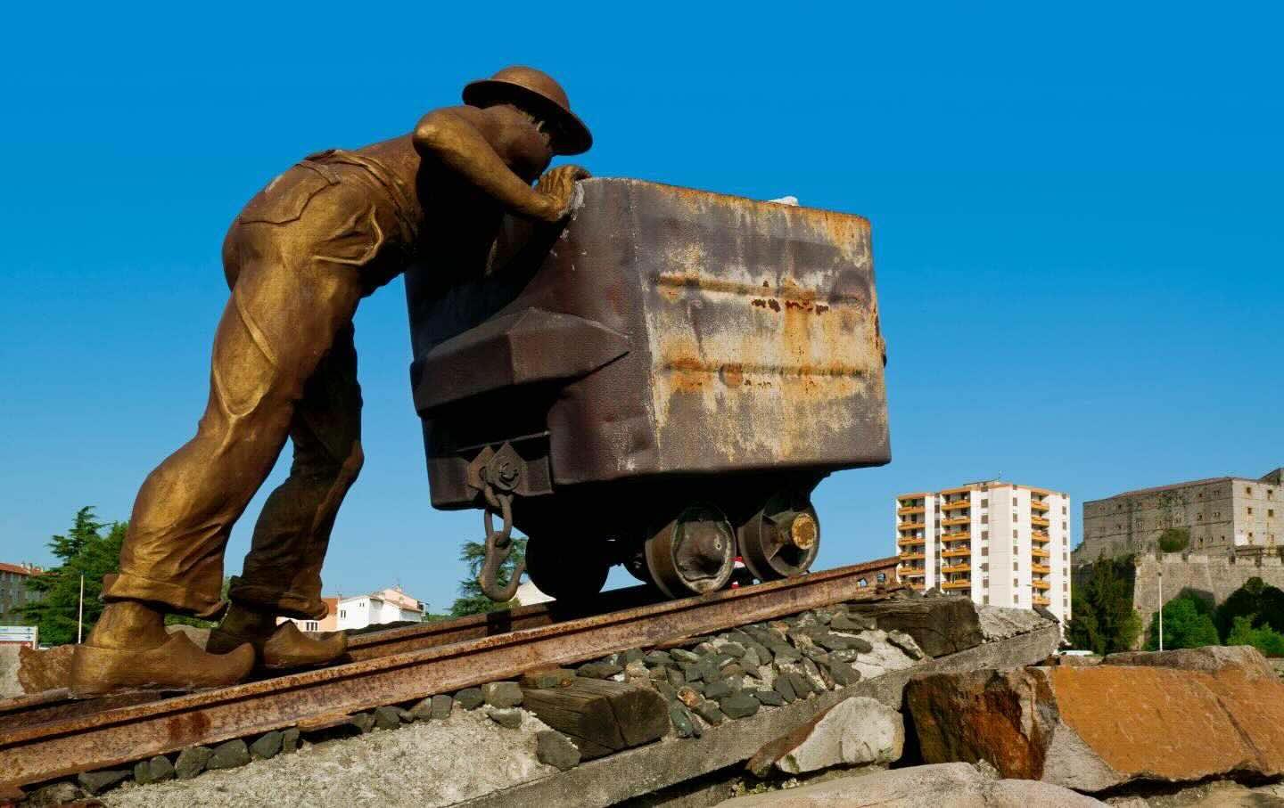 Statue of a miner by the artist Raymond Roux, to memorialize Alès’s having been a mining town during the 19th and 20th centuries.